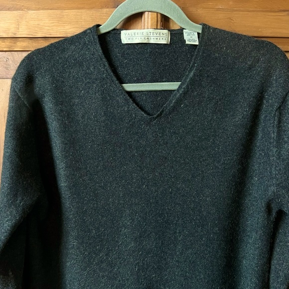 Valerie Stevens Two Ply Cashmere Cropped Black V Neck Sweater Size Medium - Picture 3 of 12